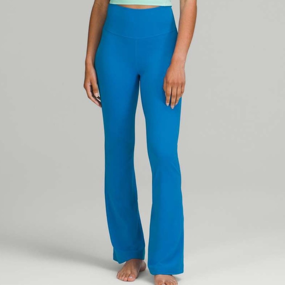 Lululemon Groove Super-High-Rise Flared Pant *Nulu
Poolside